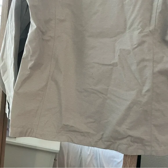 The North Face DryVent Waterproof Jacket - Picture 8 of 9